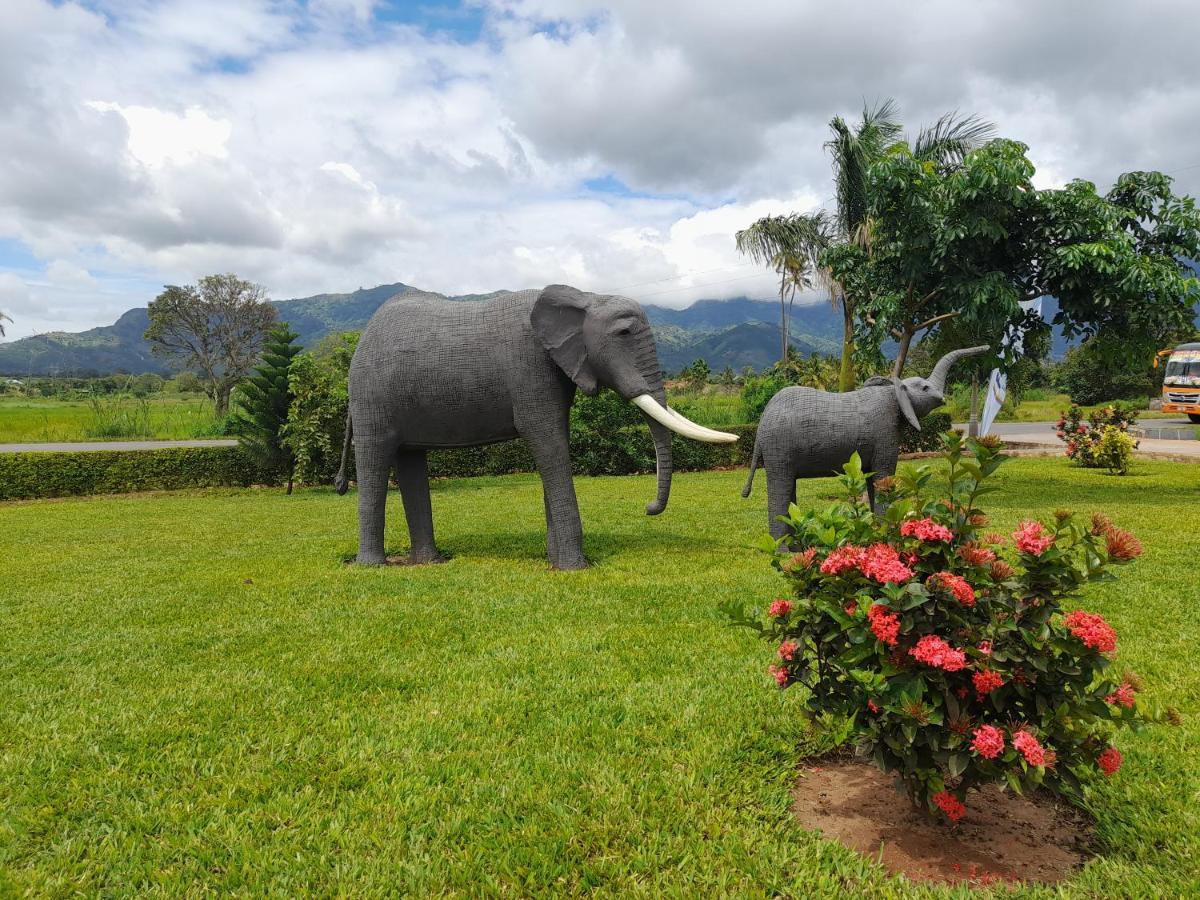 Cate Hotel Morogoro Luaran gambar